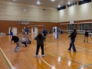 やられるとずっこけ後ろ反り🤣