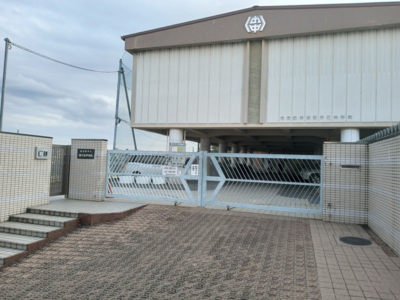 土曜日猪子石中学正門ここから入