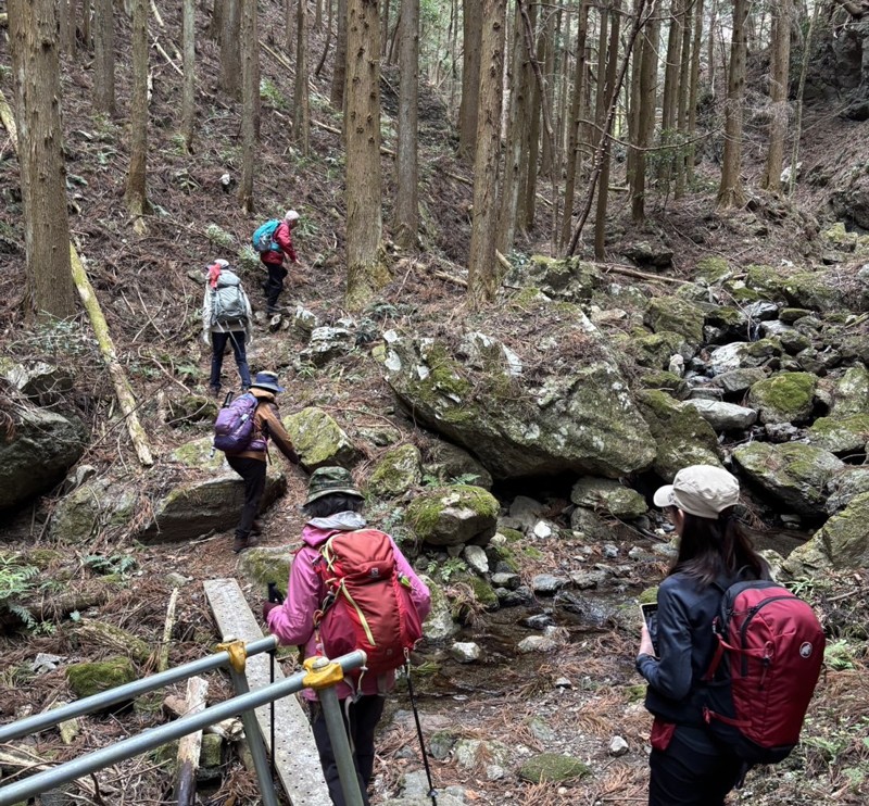 旧正丸峠に向かう (3/20)