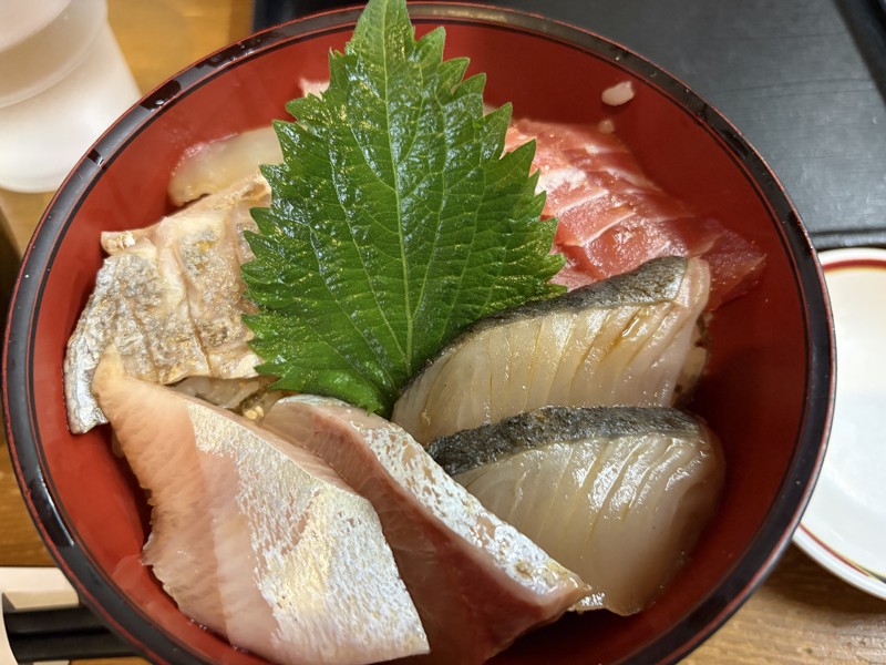 「丼万次郎」の漬け丼！うまっ！