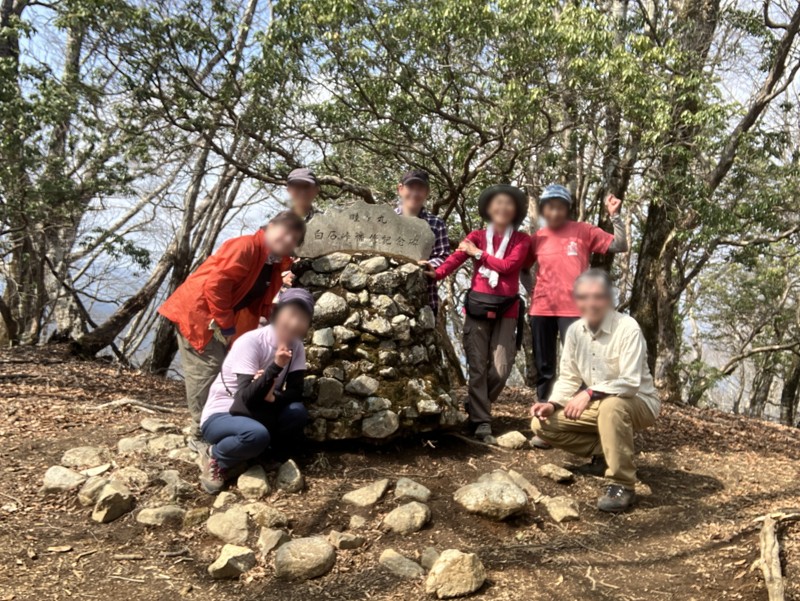 畦ヶ丸山頂にて 3/31