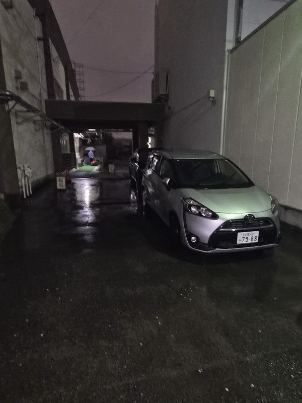 先着で車4台まで停めれます