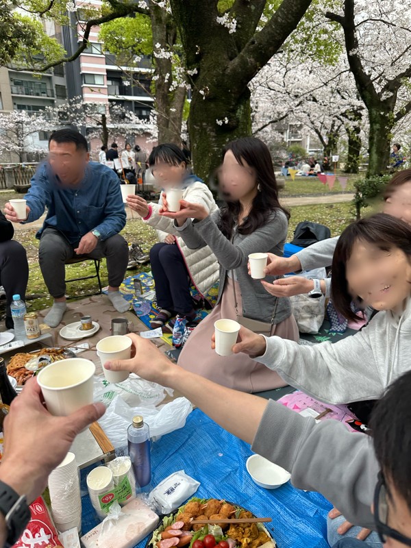 春は花見に来ています