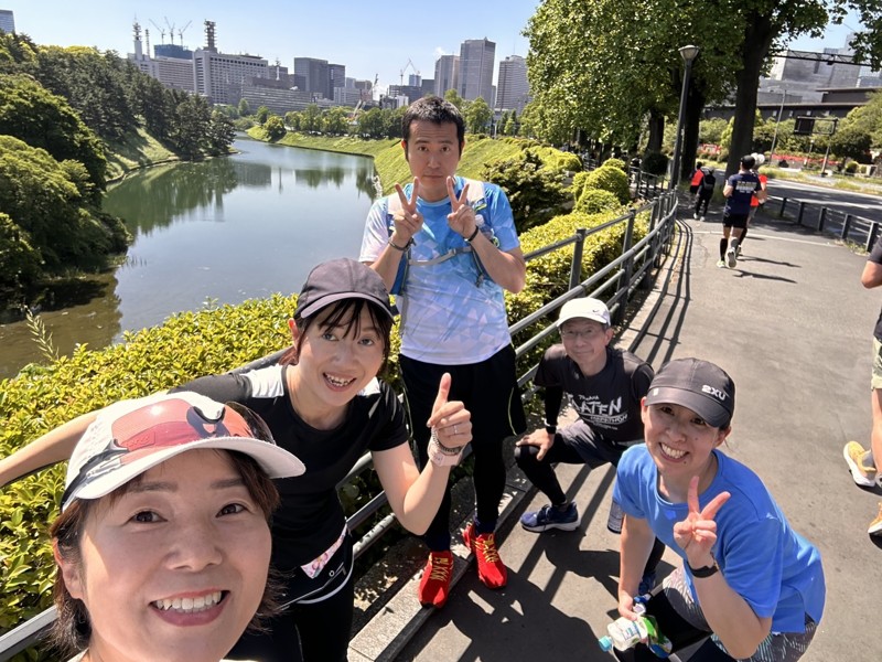 皇居も走ります
