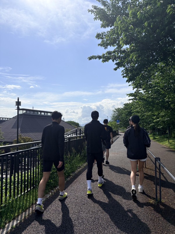 みんなで話しながら👟