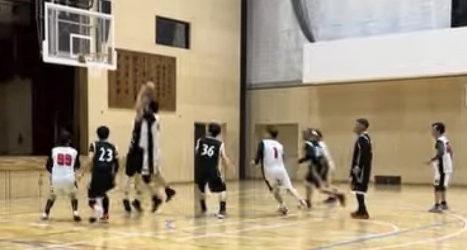 シニアチームとの試合風景