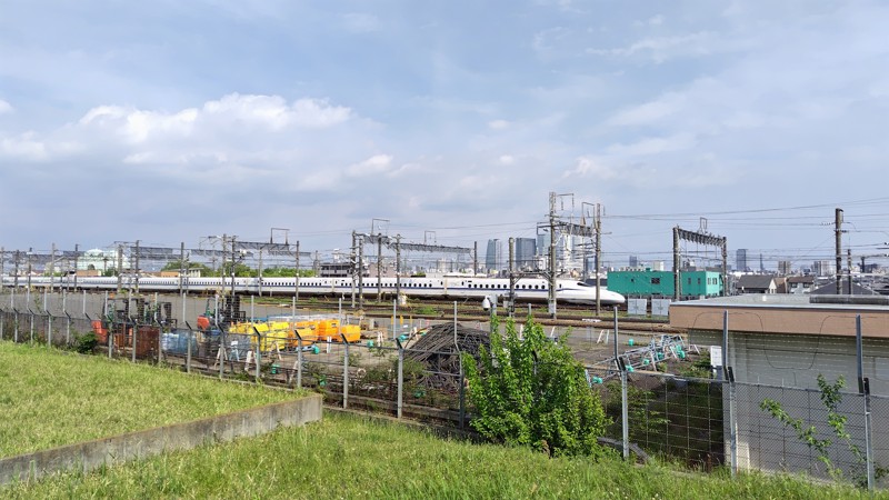 名古屋市街を新幹線沿いから望む
