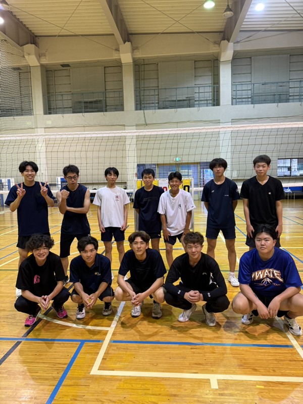 右から2番目がとキャプテンです