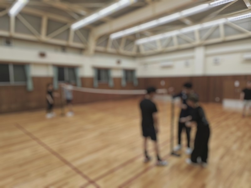 皆でネットを張ります。