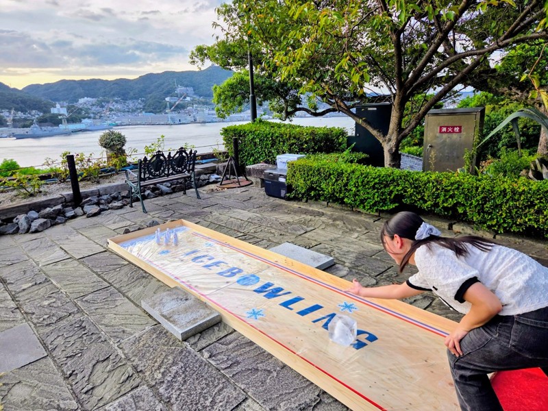 氷の塊でボウリング🎳