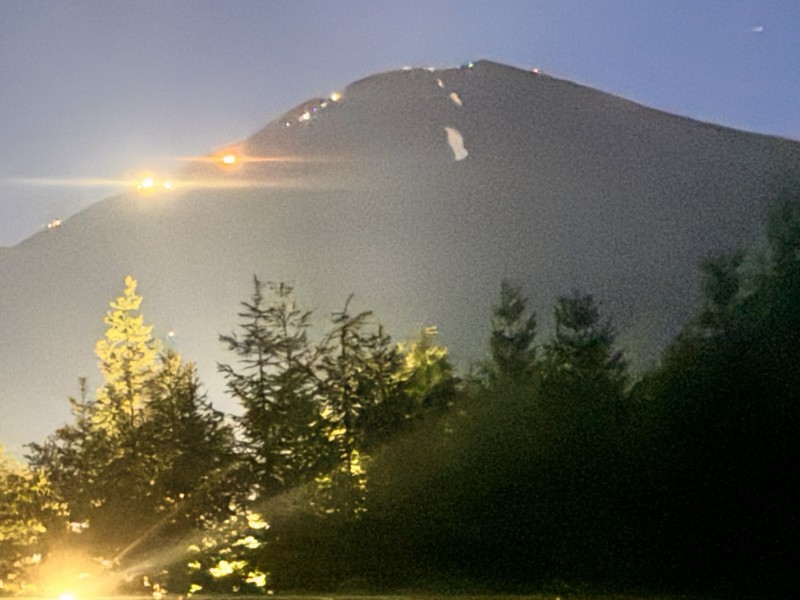 夏は富士登山　日本最高峰に立つ