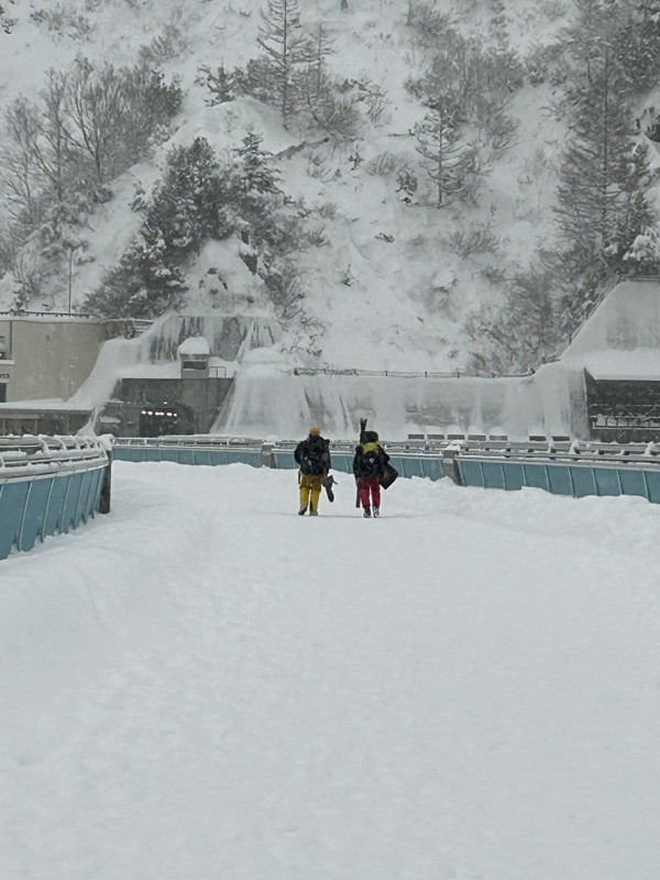 雪の黒部ダム